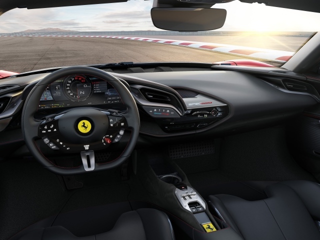 Черный кожаный салон автомобиля Ferrari SF90 Stradale, 2019 года