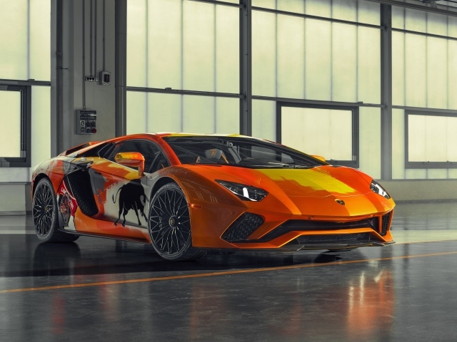 Автомобиль Lamborghini Aventador S, 2019 года в ангаре