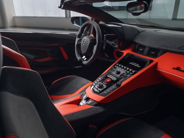 Салон автомобиля Lamborghini Aventador SVJ 63 Roadster 2020 года