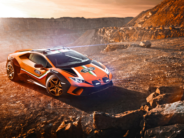 Спортивный автомобиль   Lamborghini Huracan Sterrato, 2019 года в горах