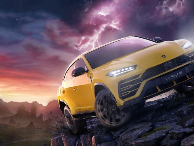 Желтый внедорожник Lamborghini Urus в горах