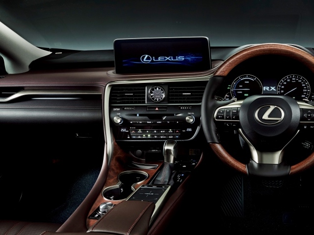 Салон автомобиля Lexus RX 450h 2019 года 