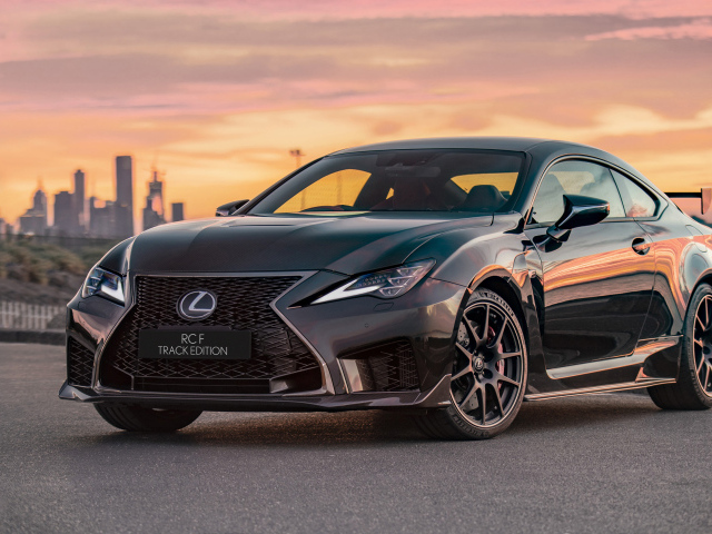 Черный дорогой автомобиль Lexus RC F Track Edition 2019 года 