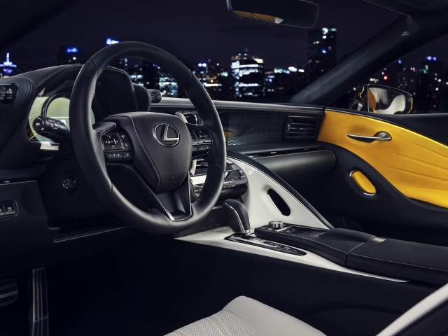 Салон автомобиля Lexus LC 500, 2019 года