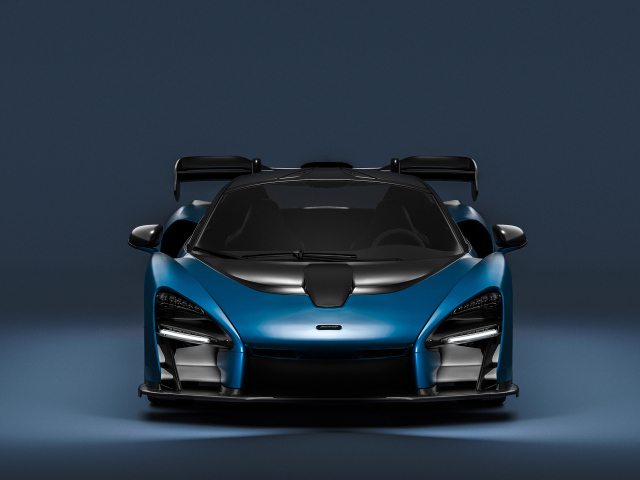 Синий спортивный автомобиль McLaren Senna CGI  вид спереди