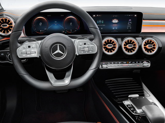 Салон автомобиля Mercedes-Benz CLA 250, 2019 года 