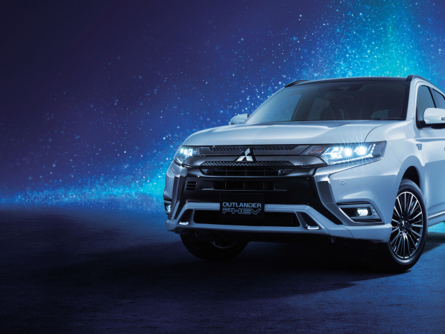 Внедорожник Mitsubishi Outlander  2018 года на неоновом фоне