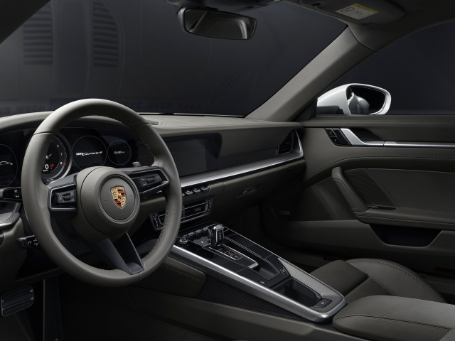 Черный салон автомобиля Porsche 911 Carrera 4 2019  года