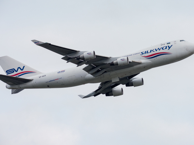 Пассажирский Boeing 747-400F авиакомпании  Silk Way в небе