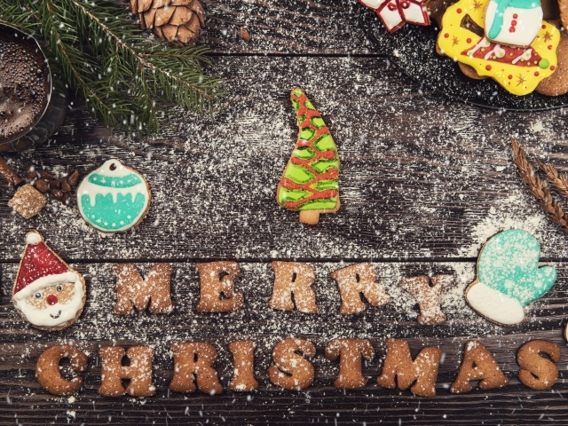 Рождественское печенье на деревянном фоне