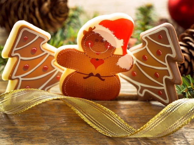 Красивое рождественское печенье с лентой