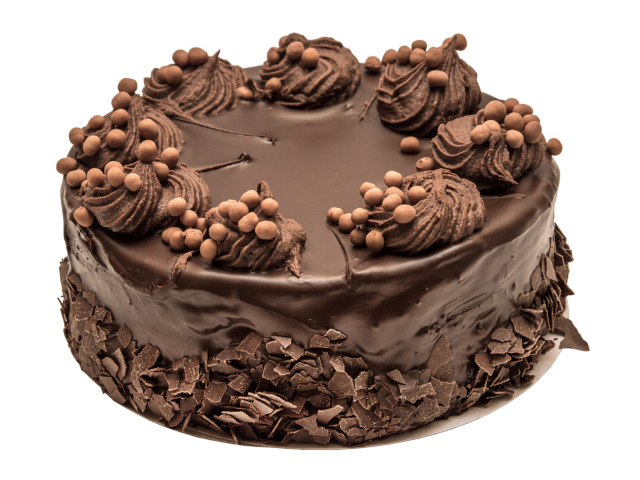 Аппетитный торт с шоколадом на белом фоне 