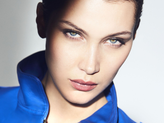 Красивый взгляд модели Белла Хадид