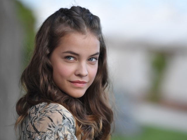 Красивая нежная молодая девушка Барбара Палвин