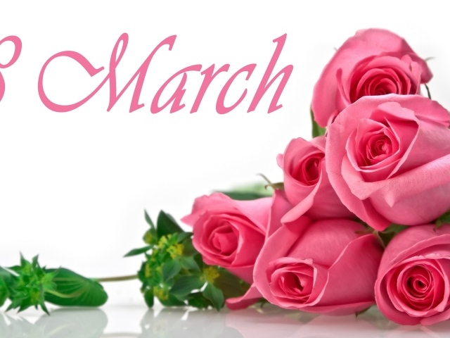 Букет розовых роз на белом фоне на 8 марта