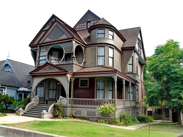 Большой красивый дом