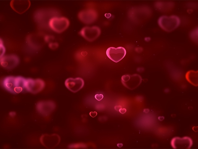 Воздушные сердечки на красном фоне