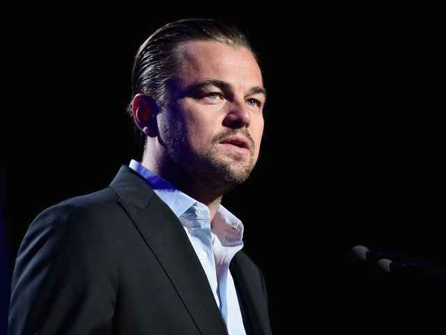 Актер Леонардо Ди Каприо у микрофона