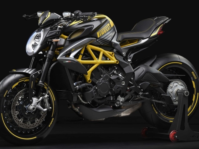 Спортивный мотоцикл Agusta Dragster 800 RR Pirelli 2018 года