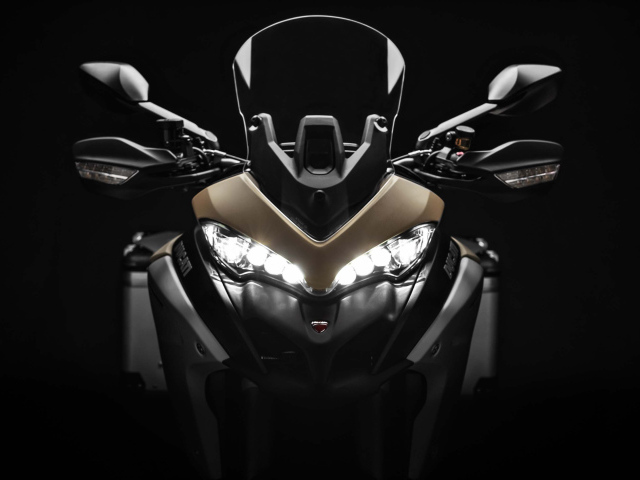 Мотоцикл Ducati Multistrada 1260 Enduro, 2019 вид спереди