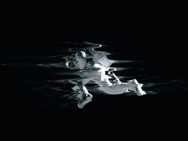 Астронавт на черном фоне постер фильма К звёздам, 2019 год