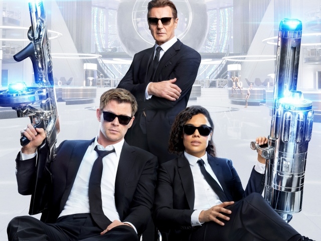 Постер комедийного фильма Люди в чёрном: Интернэшнл, 2019