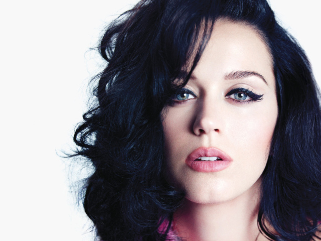 Красивая брюнетка, певица Кэти Перри лицо крупным планом