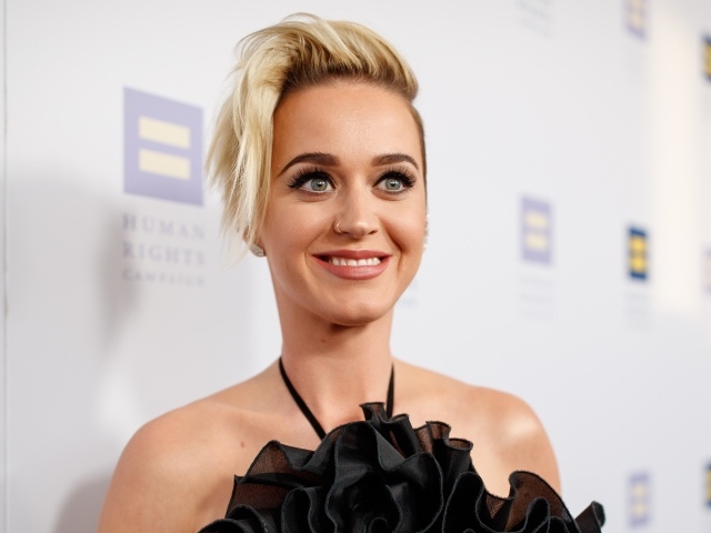 Красивая улыбающаяся девушка, певица Кэти Перри