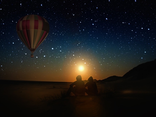 Воздушный шар в звездном небе на фоне луны