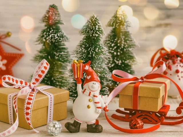 Елочные игрушки и подарки на Новый год 2020 