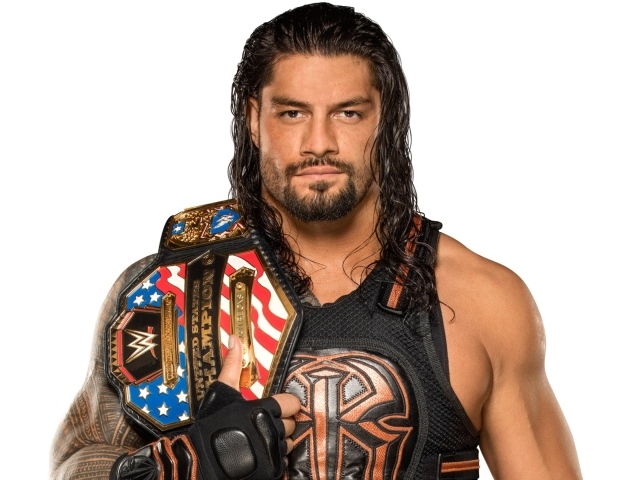 Американский рестлер Роман Рейнс на белом фоне