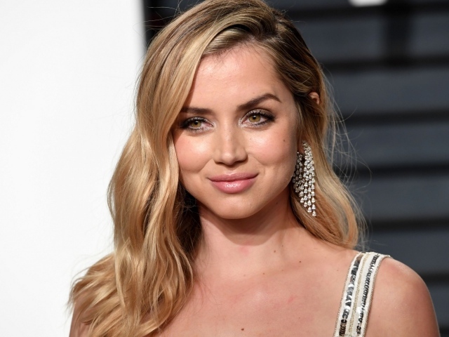 Красивая кубино - испанская актриса Ана де Армас 