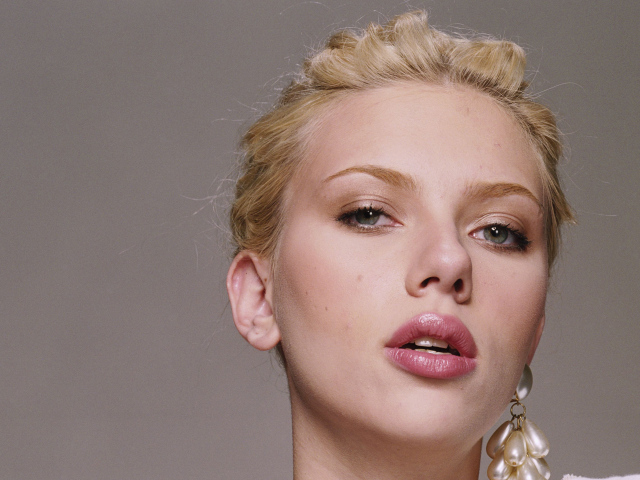 Красивая блондинка, актриса Скарлетт Йоханссон