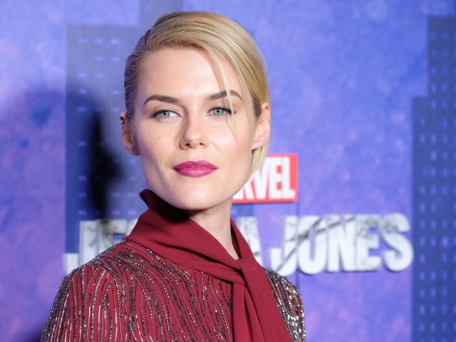 Нежная блондинка, актриса Рэйчел Тейлор