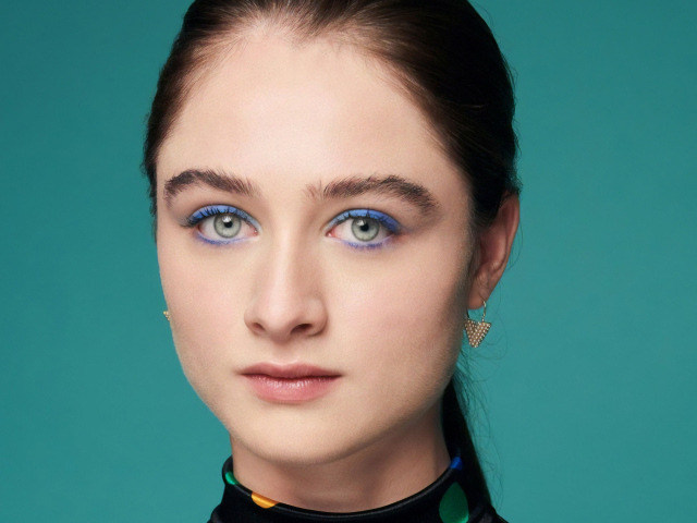 Лицо красивой молодой актрисы Рэффи Кэссиди