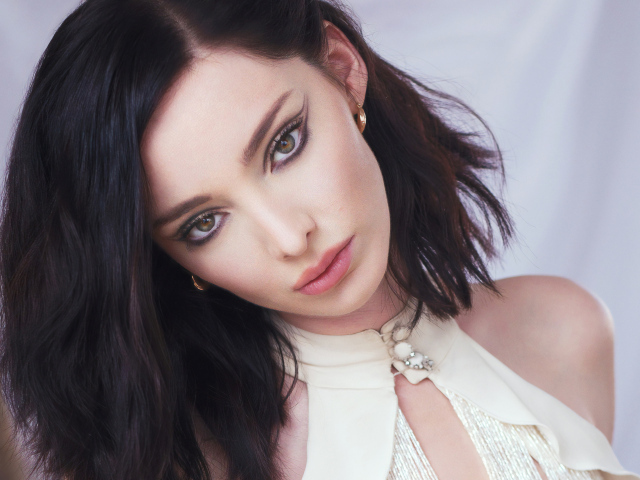 Девушка с красивыми глазами, актриса Эмма Дюмон 