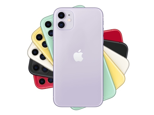 Разноцветные iPhone 11 на белом фоне