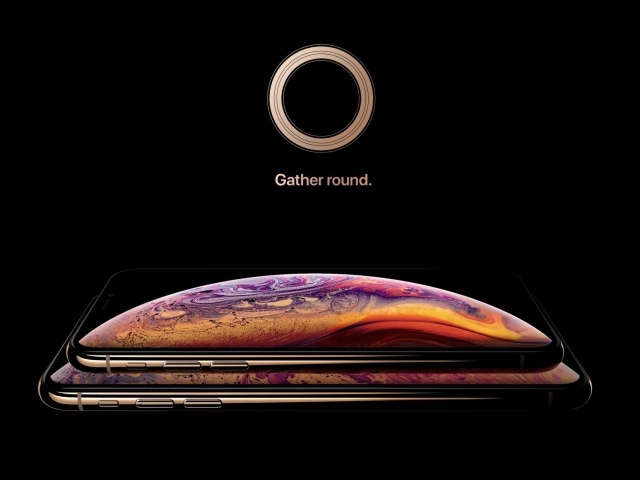 Новый iPhone XS и iPhone XS Plus от Apple на черном фоне
