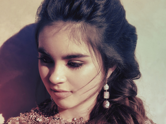 Молодая нежная актриса Ландри Бендер