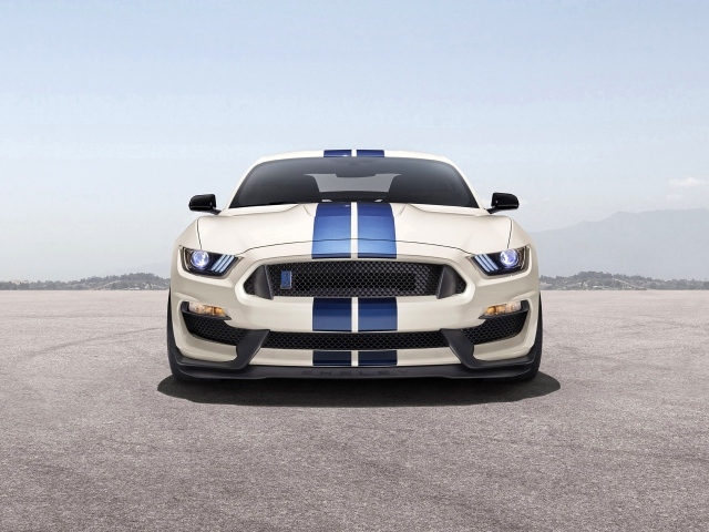 Автомобиль Shelby GT350, 2020 года вид спереди