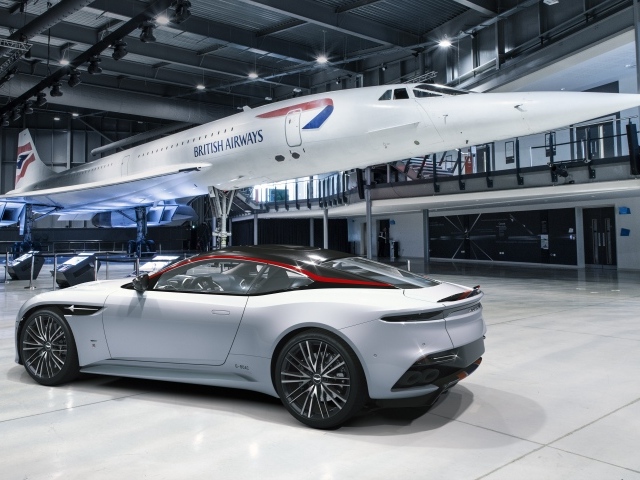 Автомобиль Aston Martin DBS Superleggera Concorde Edition 2019 года в ангаре