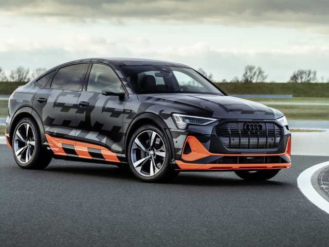 Спортивный автомобиль Audi E-Tron S Sportback Prototype 2020 года