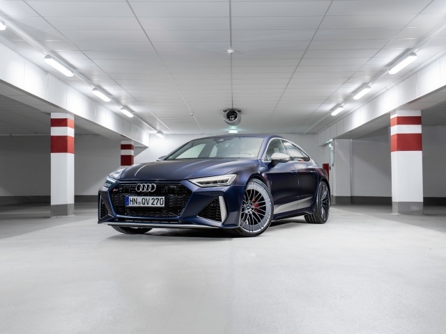 Автомобиль Audi RS 7 Sportback 2020 года на подземной парковке 