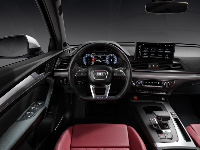 Кожаный салон автомобиля Audi SQ5 3.0 TDI 2020 года