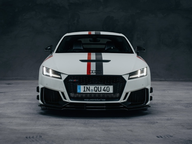 Автомобиль Audi TT RS Coupé 40 Jahre Quattro 2020 года вид спереди