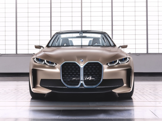 Автомобиль BMW Concept I4 2020 года вид спереди