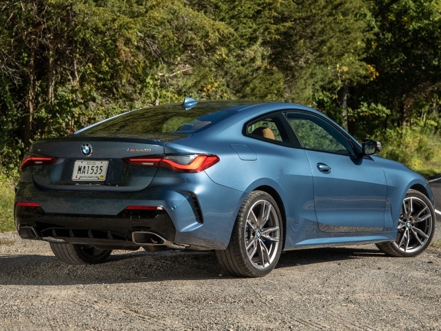 Автомобиль  BMW M440i XDrive Coupe, 2021 года вид сбоку