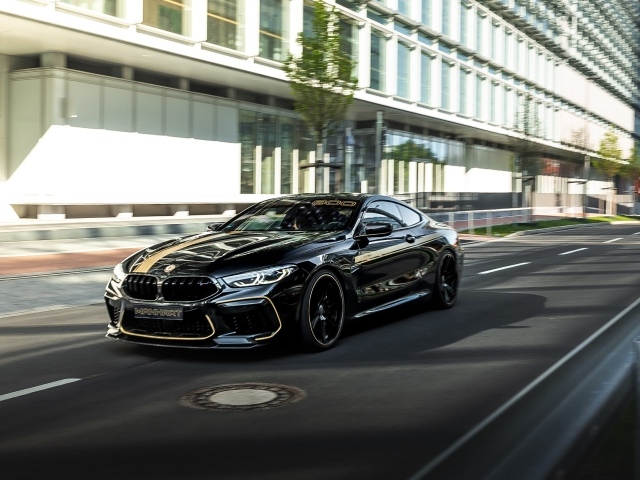 Черный стильный автомобиль BMW Manhart MH8 800, 2020 года на улице города