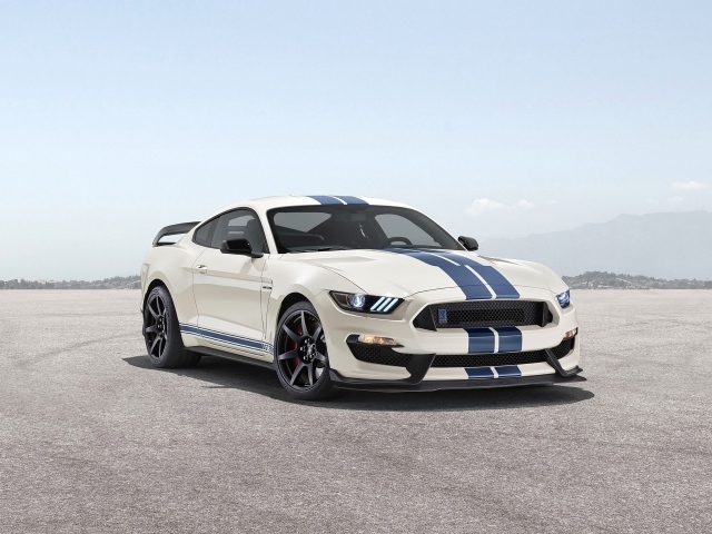Гоночный автомобиль  Shelby GT350 Heritage Edition, 2020 года 