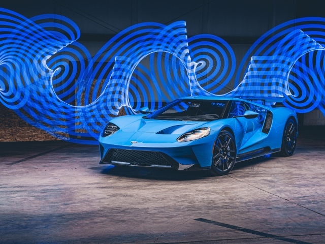 Синий автомобиль Ford GT на фоне рисунка